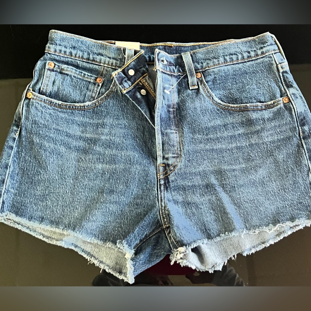 Levi 501  shorts denim frayed bottom size 30 new with tags